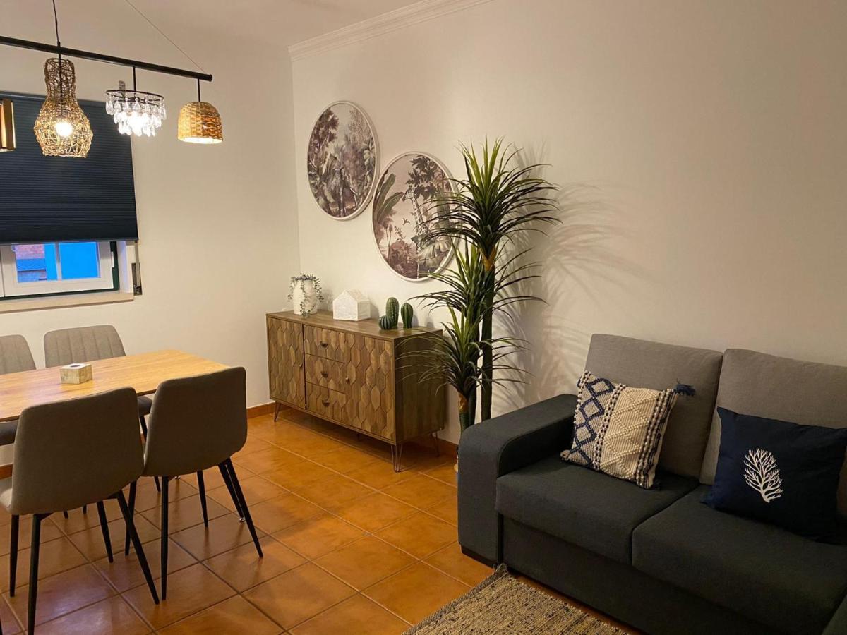 Country Town Apartment Almeirim Buitenkant foto