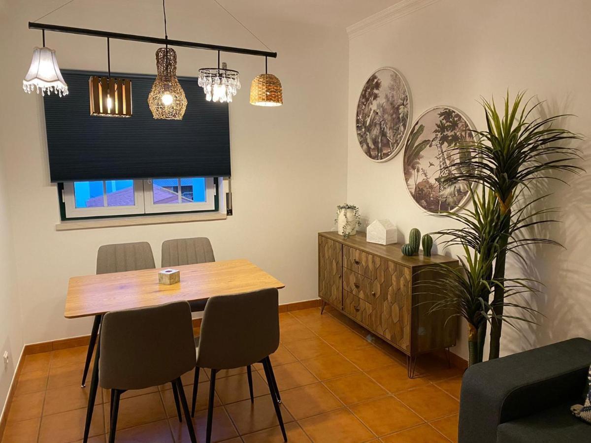 Country Town Apartment Almeirim Buitenkant foto