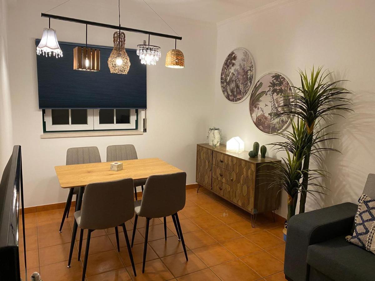 Country Town Apartment Almeirim Buitenkant foto
