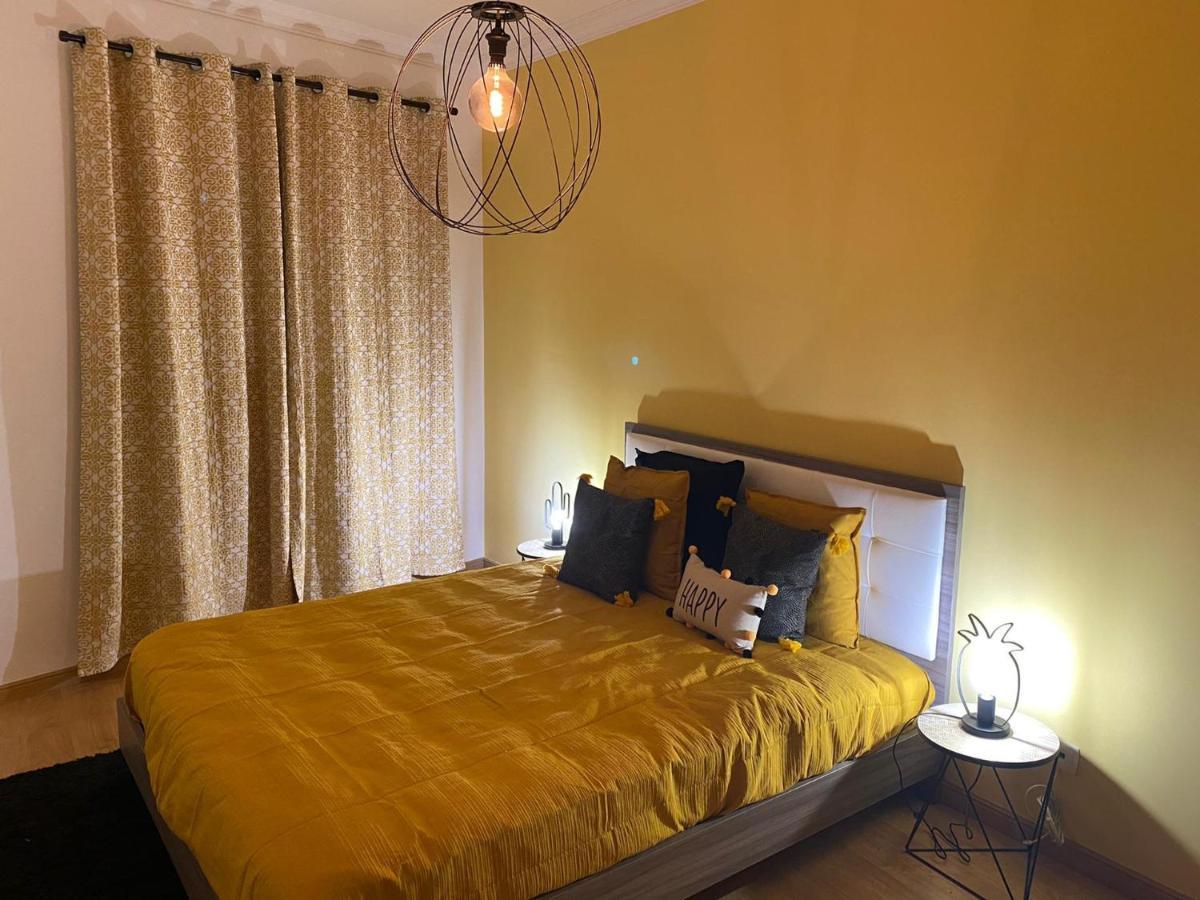 Country Town Apartment Almeirim Buitenkant foto